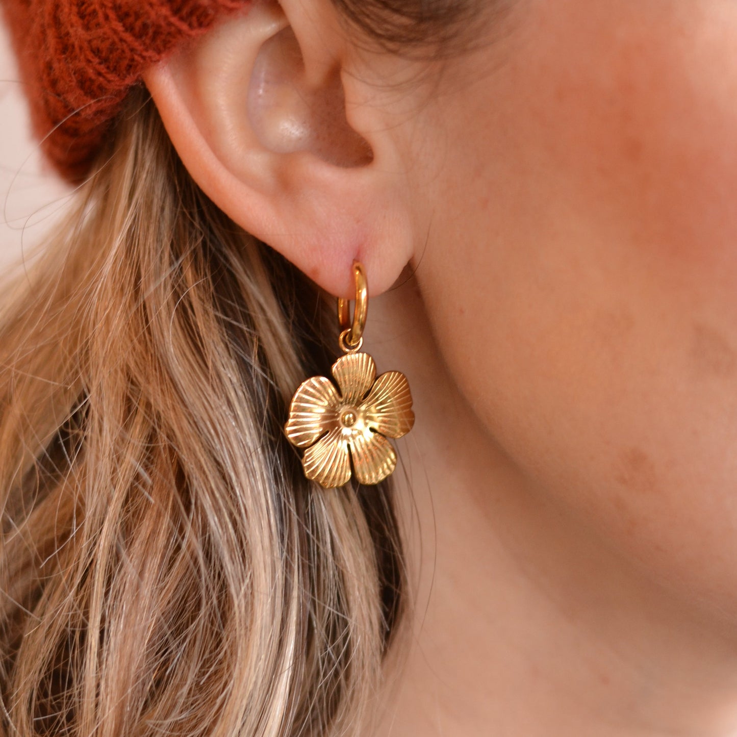 Bazou | Hoop Earrings with Buttercup Flower Charm