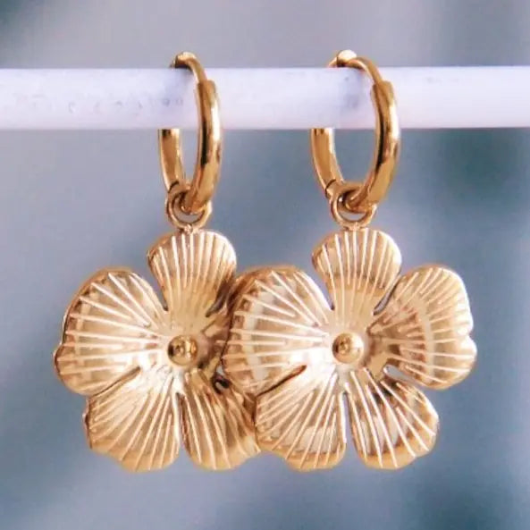 Bazou | Hoop Earrings with Buttercup Flower Charm