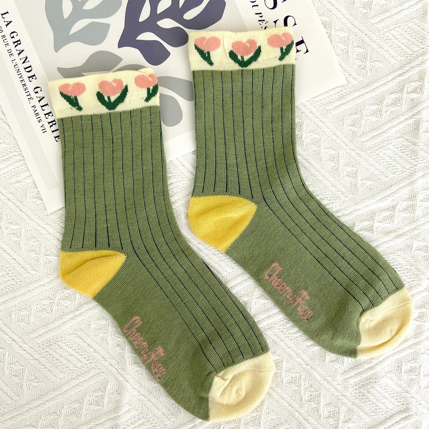 Tulip Mid Calf Floral Vintage Socks in Green