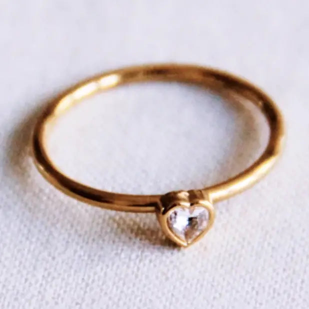 Bazou | Minimalistic Ring with White Crystal Heart