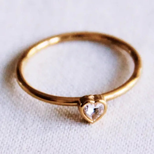 Bazou | Minimalistic Ring with White Crystal Heart