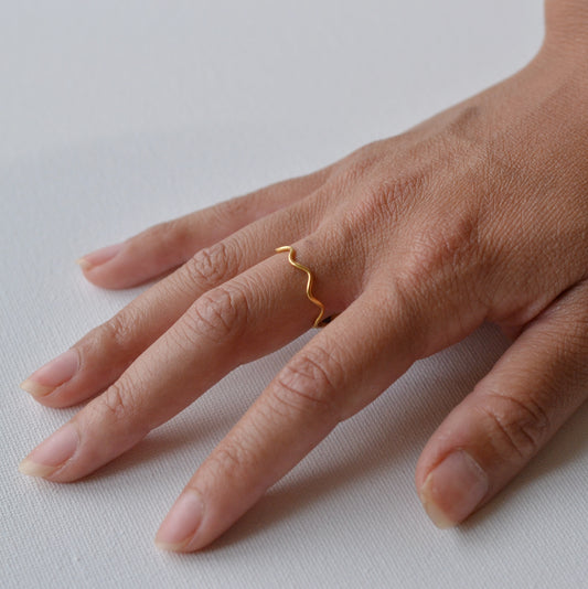 Bazou | The Skinny Wave Ring, stainless steel