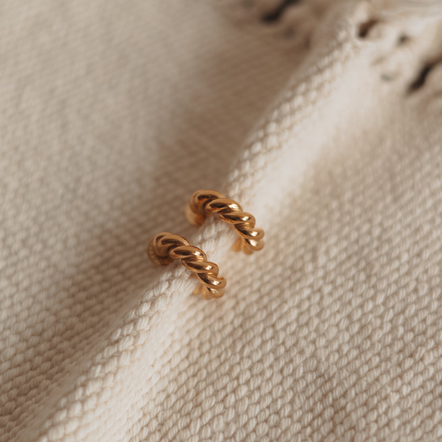 MAIQ | Gold Braided C Hoop Earrings