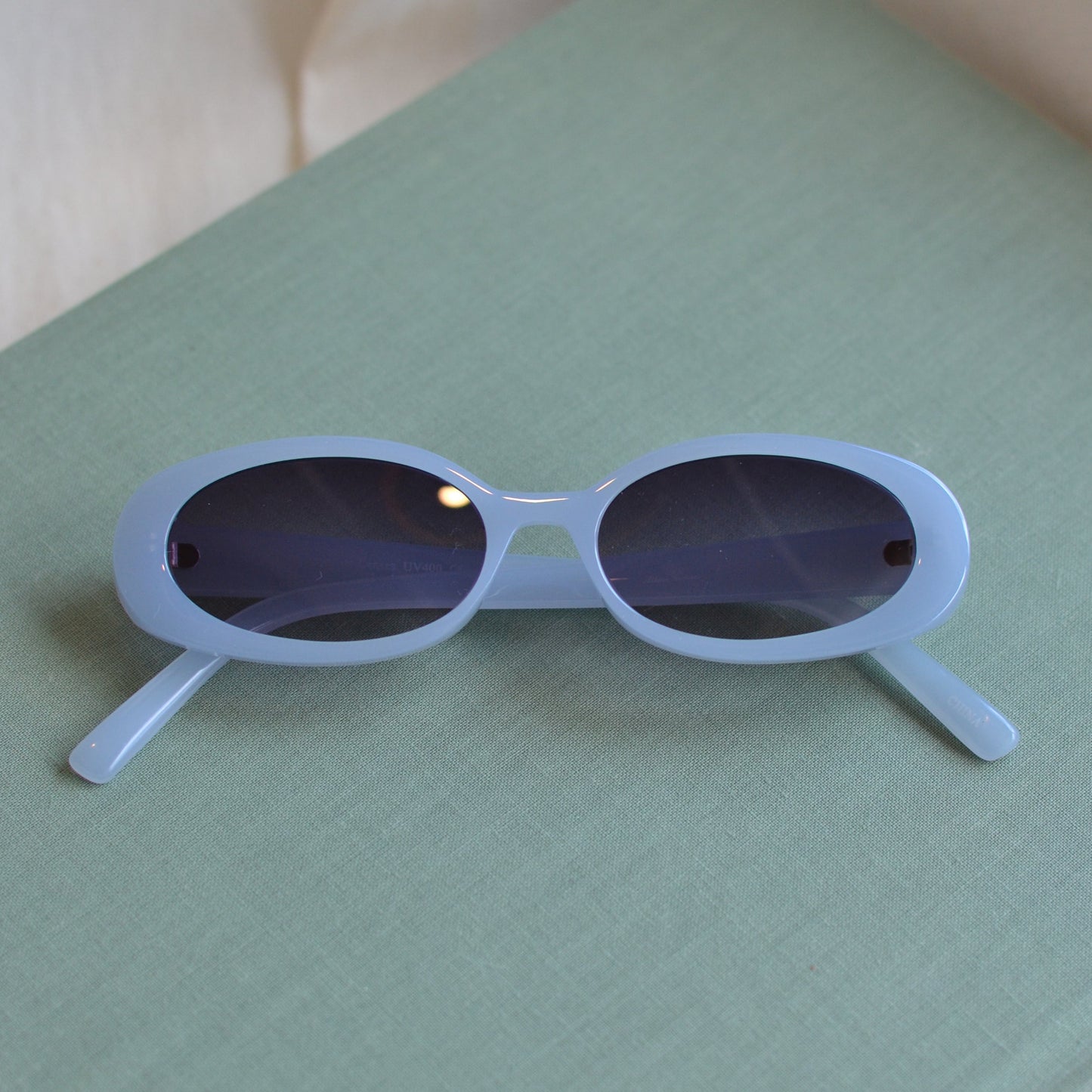 Fashion City | Women's Oval Classic Sunglasses
