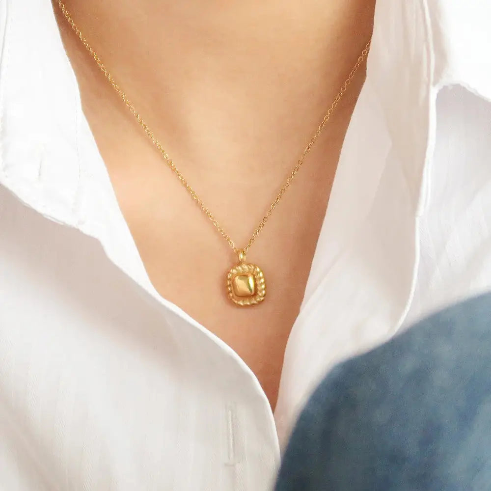 MAIQ | Classic Petite Square Pendant Necklace