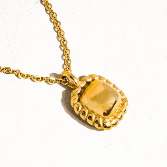 MAIQ | Classic Petite Square Pendant Necklace