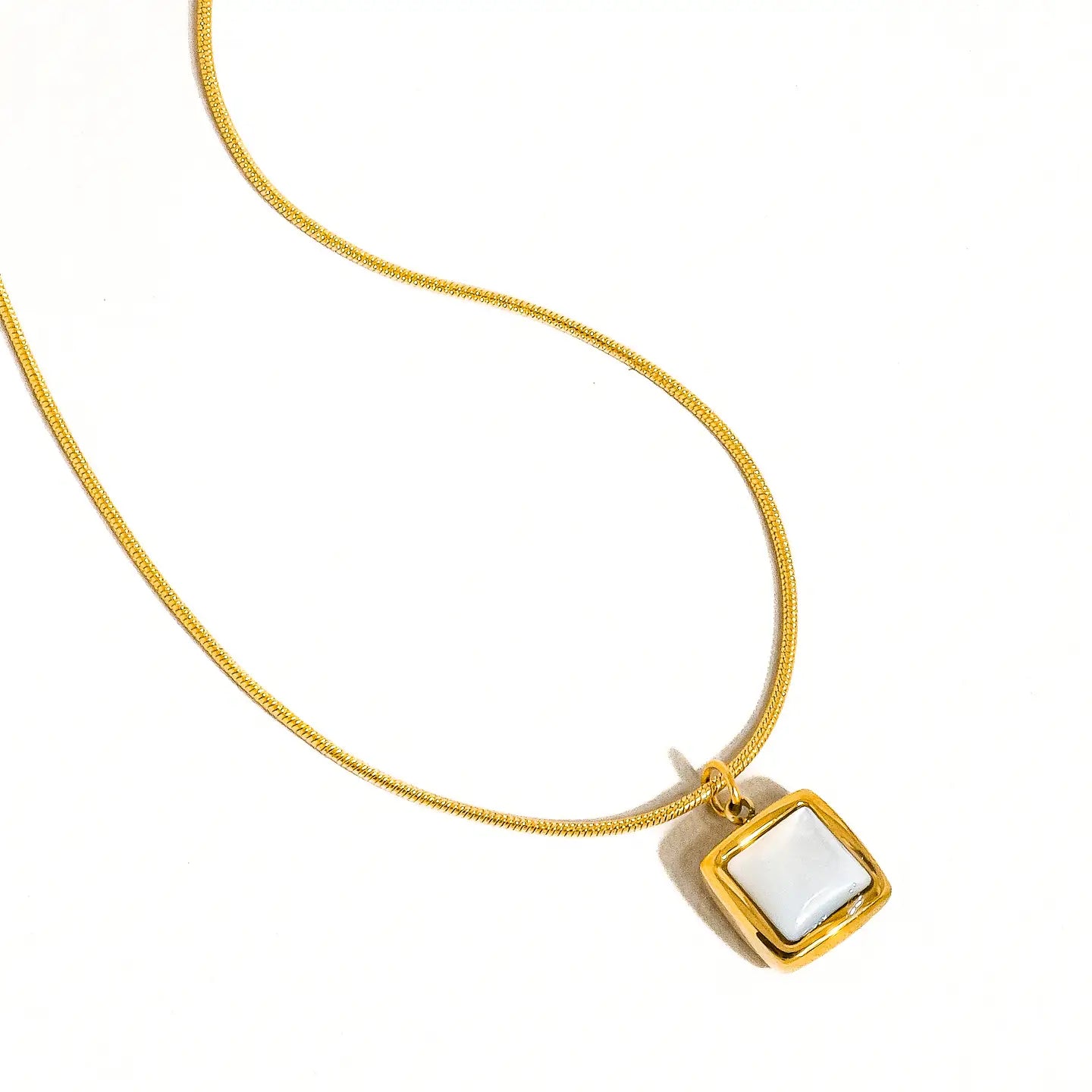 MAIQ | Square Shell Necklace
