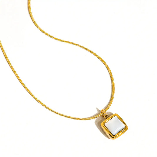 MAIQ | Square Shell Necklace