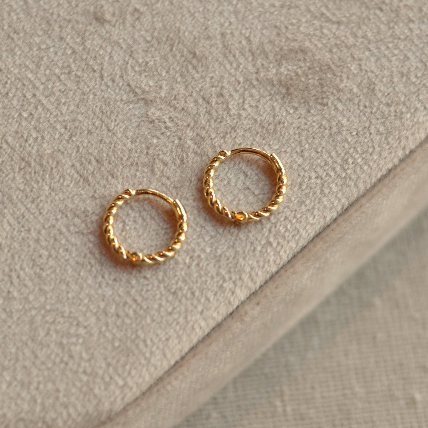 Dune Hoops | Tiny Twisted Huggies, 12mm