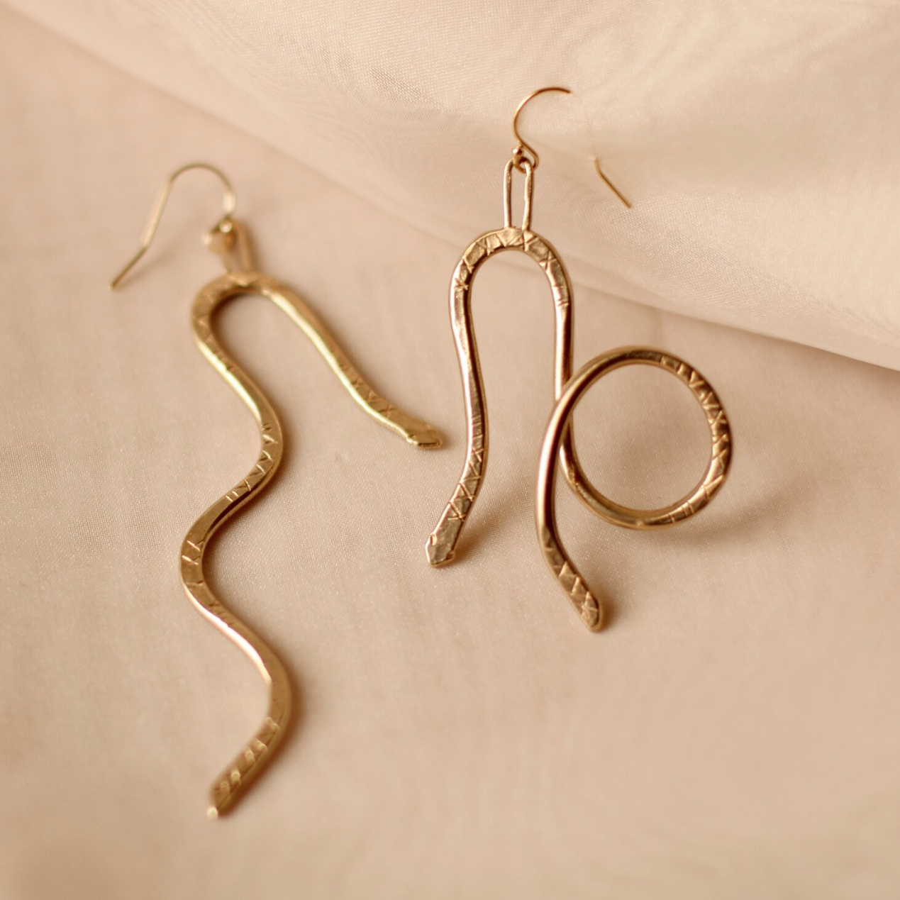 Cire’ Alexandria | Mismatched Snake Earrings